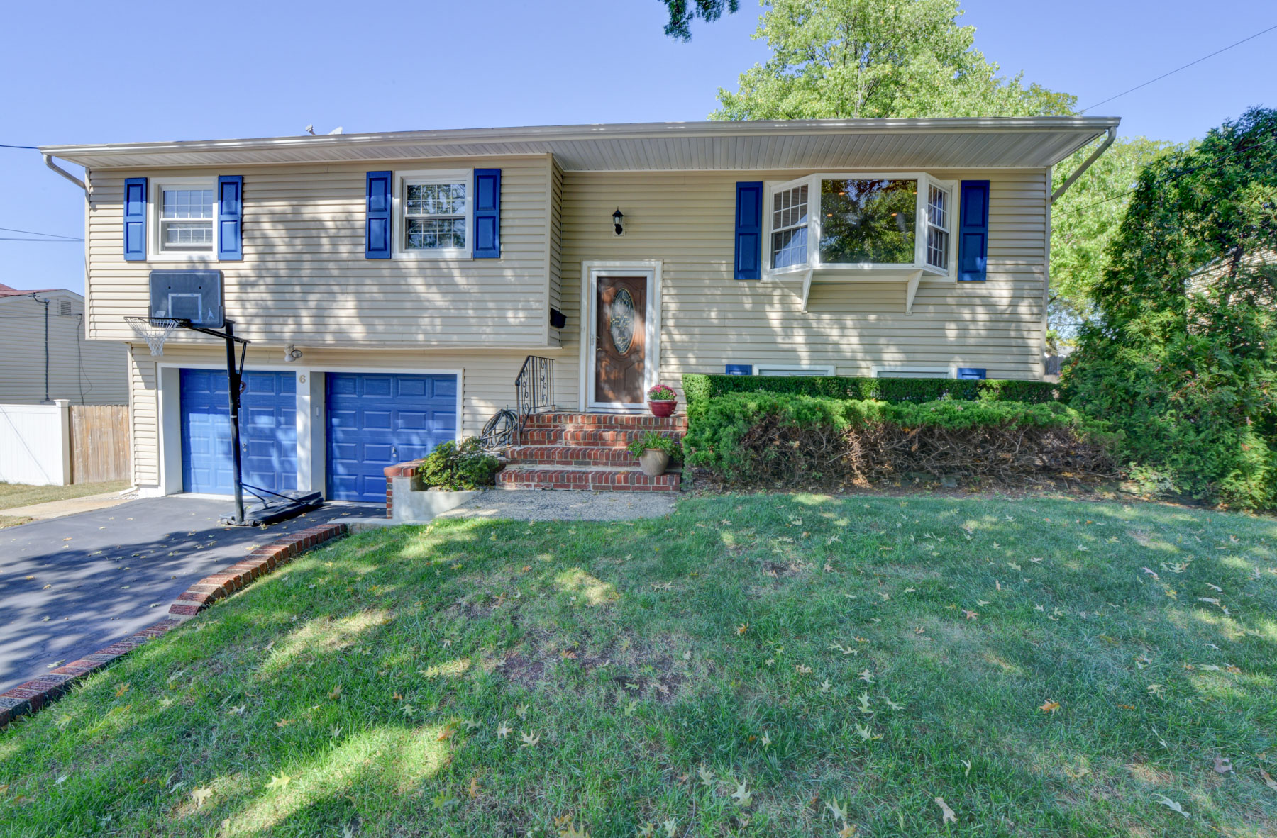 MLS FRONT OF HOME - 6 SUSAN PL